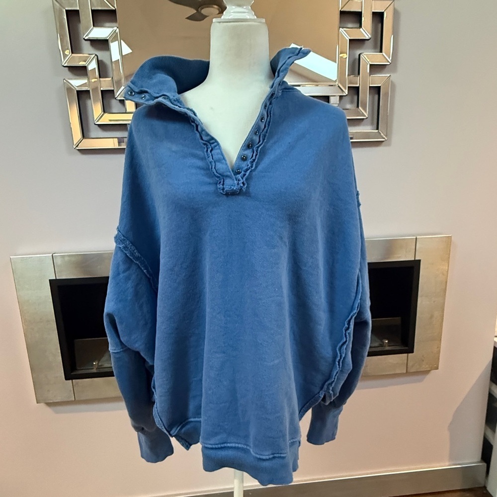 We The Free blue Camden Henley Sweatshirt size xs - Picture 1 of 5